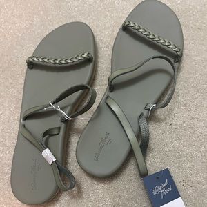 Universal thread olive green sandals- NWT